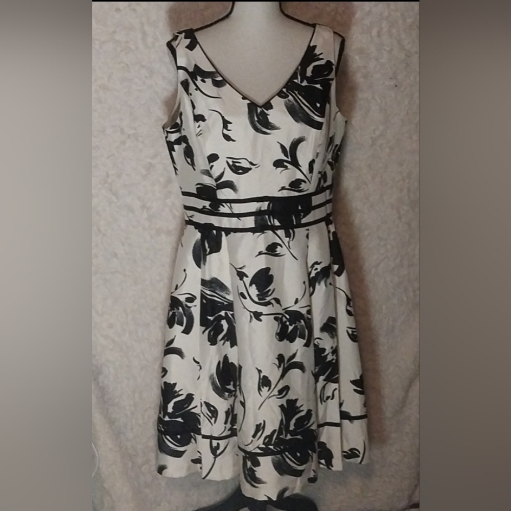 Jessica Howard Black and White Floral Dress